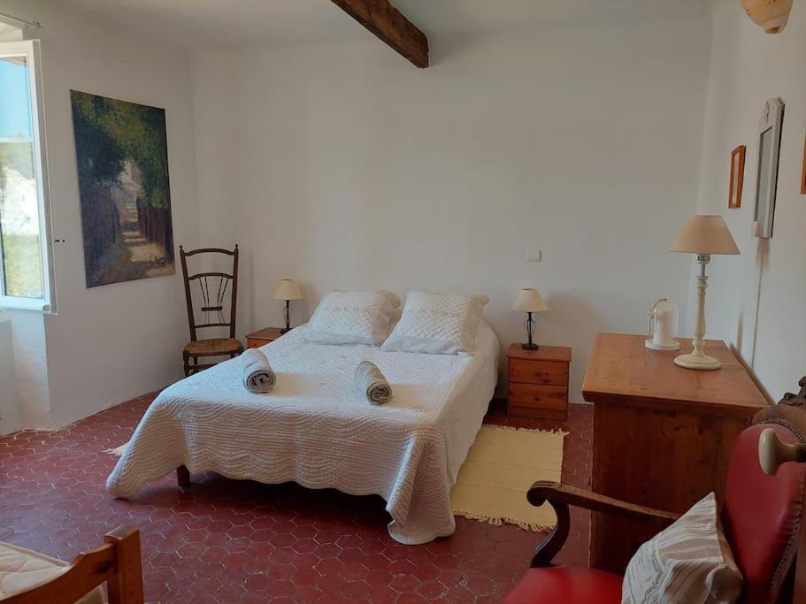 Maison De Cesar Saint-Saturnin-d'Apt Bagian luar foto